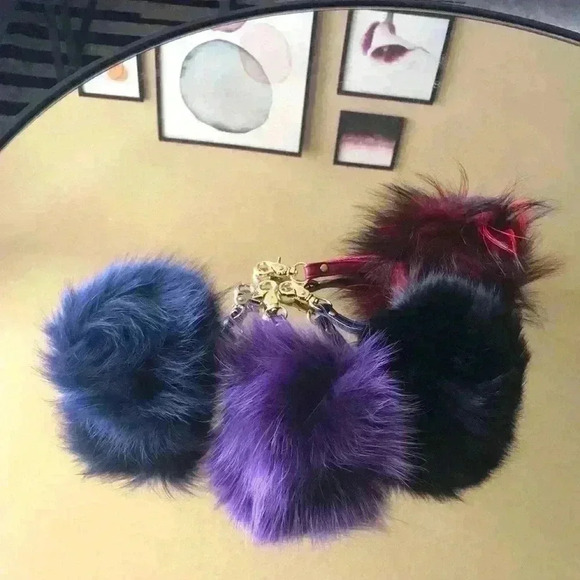 Pom Pom Bag Charm Made With Real Fox Fur - Picture 1 of 5